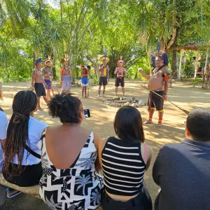 Jovens atendidos pelo Coletivo Bahia Pela Paz de Paripe visitam aldeia indígena Thá-Fene em Lauro de Freitas