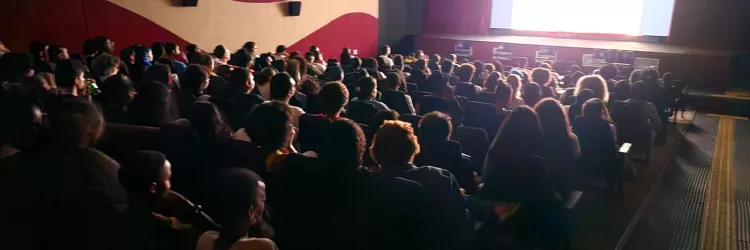 Programa Bahia Pela Paz leva 130 jovens para assistir filme “Sonho de Arrocha” através de articulação entre SJDH e Secult-BA
