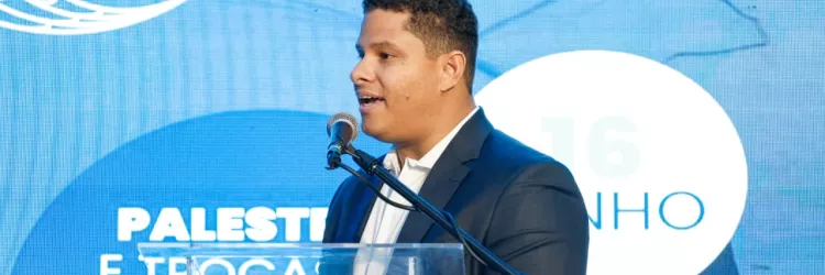 Presidente da Bahia Pesca, Geogre da Hora Jr. durante palestra em encontro estadual de pesca e aquicultura.