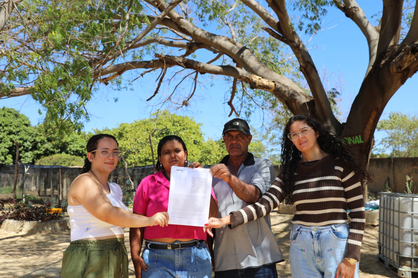 Agricultores familiares de Brotas de Macaúbas assinam contrato para construção de moradias pelo Minha Casa, Minha Vida Rural