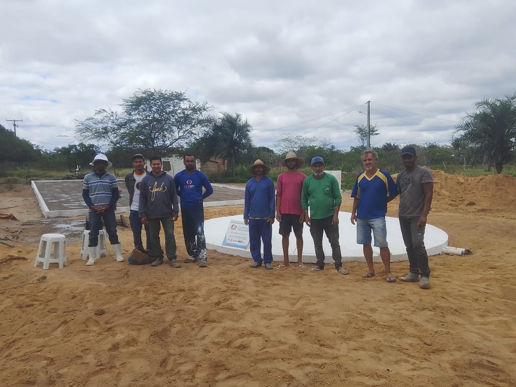 Formação de pedreiros de cisternas gera renda e segurança hídrica no interior da Bahia
