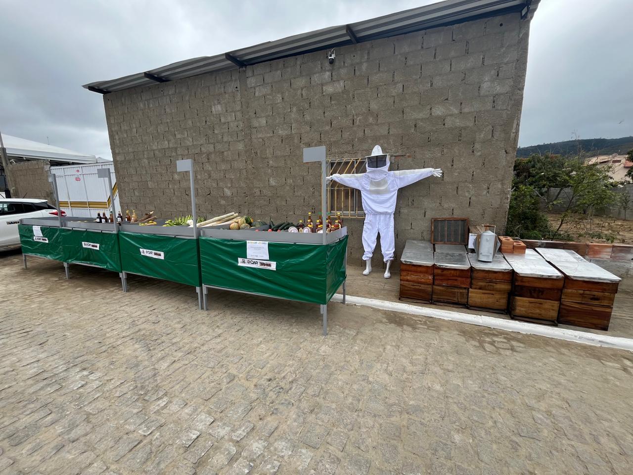 Agricultores de Santa Maria da Vitória e Cravolândia recebem equipamentos para produzir mais e melhor