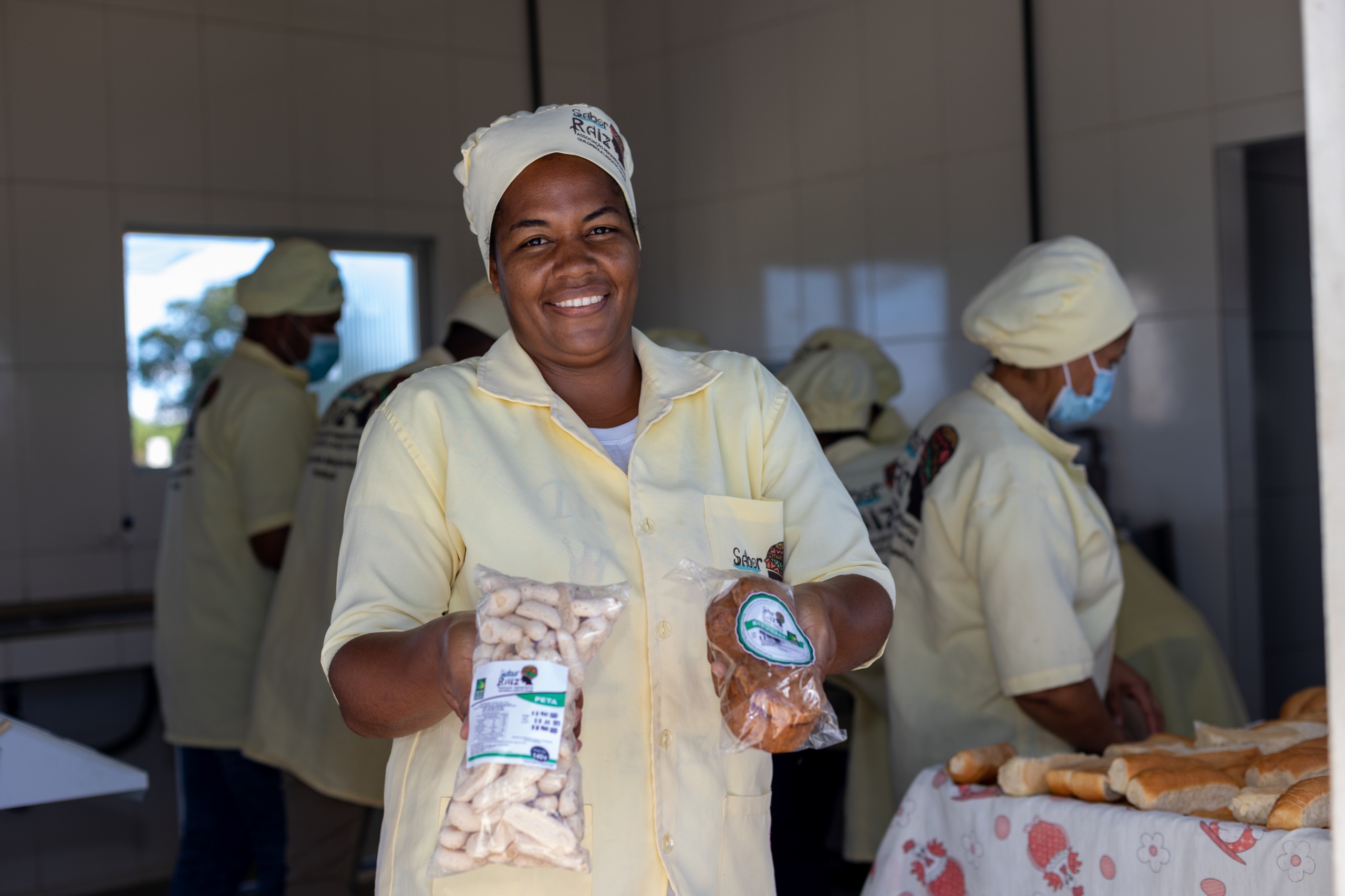 Responsável por alimentar a população e movimentar a economia dos municípios baianos, a agricultura familiar esteve no centro das políticas de desenvolvimento rural do Governo da Bahia em 2025. Executadas pela Companhia de Desenvolvimento e Ação Regional (CAR), vinculada à Secretaria de Desenvolvimento Rural (SDR), as ações estruturantes ampliaram o acesso à água, à moradia digna, à infraestrutura produtiva e aos mercados, beneficiando milhares de famílias em comunidades rurais, quilombolas, indígenas, asse