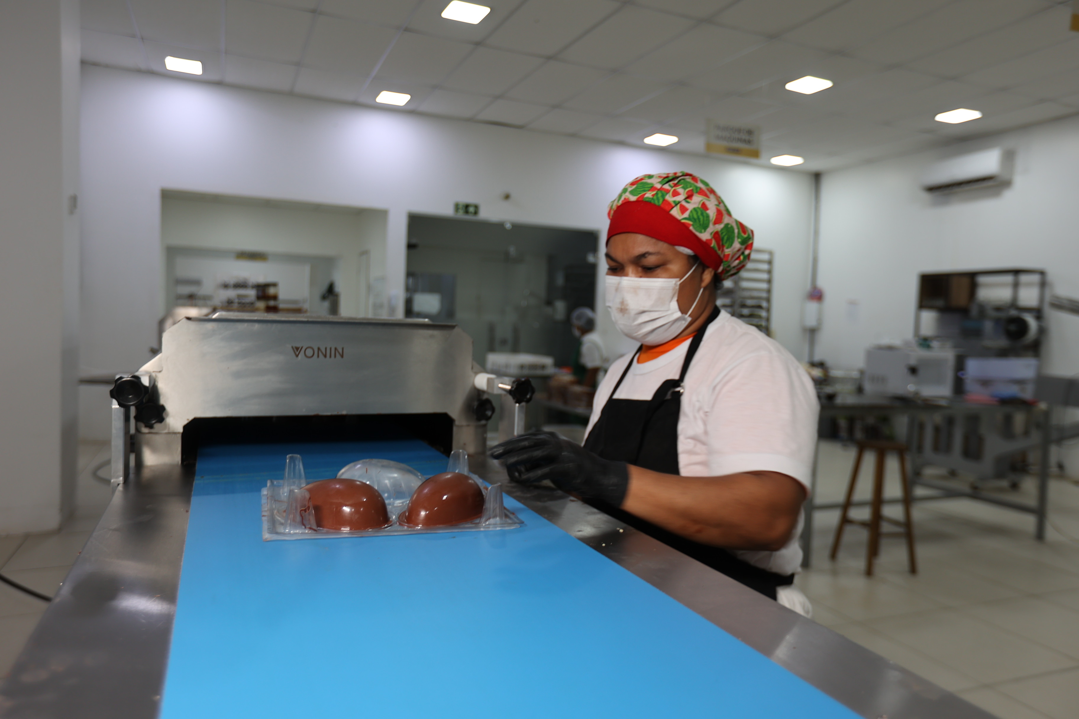 Páscoa impulsiona produção de chocolates da agricultura familiar no sul da Bahia