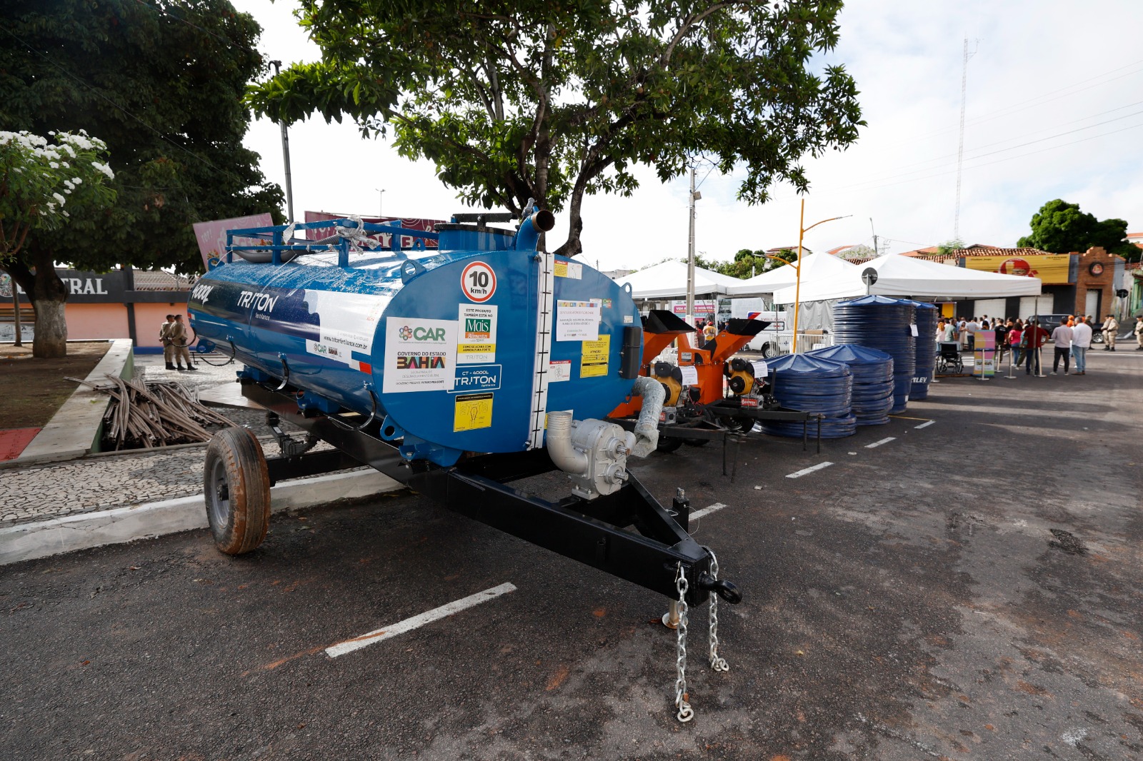 Entrega de equipamentos fortalece agricultura familiar e infraestrutura rural em Itaberaba