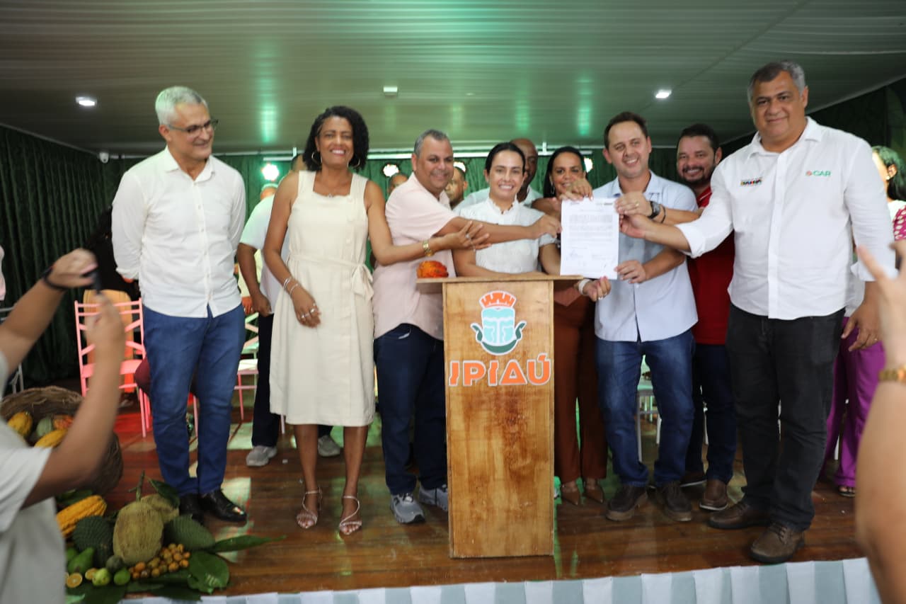 Governo da Bahia debate fortalecimento da cadeia do cacau em encontro com produtores em Ipiaú