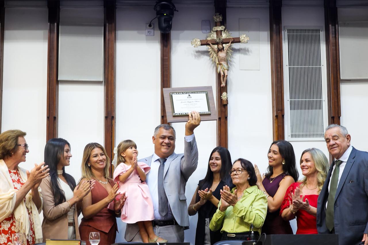 Título de Cidadão Baiano ao diretor-presidente da CAR