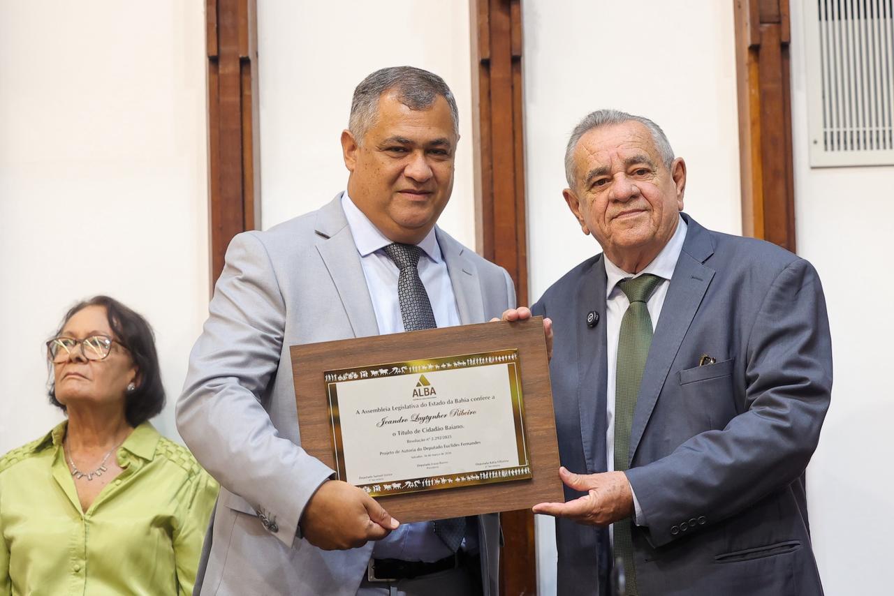 Título de Cidadão Baiano ao diretor-presidente da CAR