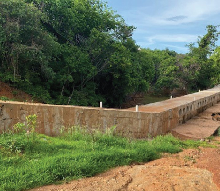 Governo da Bahia entrega passagem molhada em Urandi