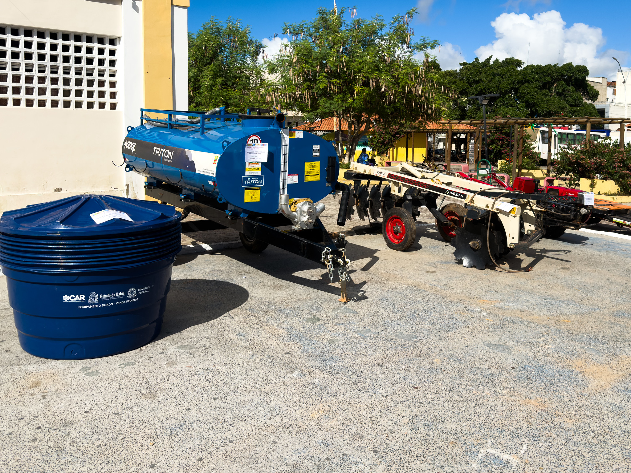 Equipamentos e autoriza obras para a agricultura familiar em Ipirá