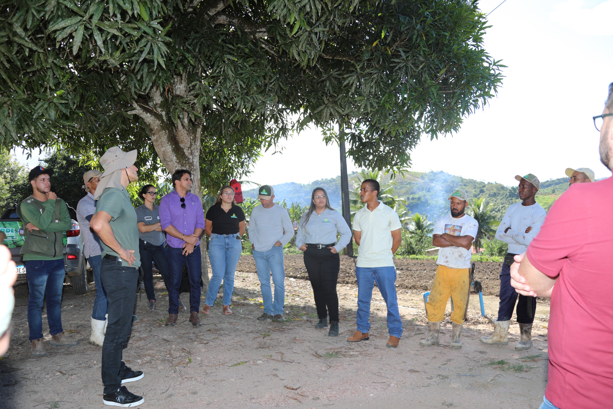 Experiências de agroindústrias familiares apoiadas pelo Governo do Estado da Bahia foram acompanhadas nesta segunda e terça-feira (12 e 13/05), durante missão técnica do Banco Mundial no âmbito do Projeto Bahia que Produz e Alimenta.  As atividades ocorreram nos municípios de Presidente Tancredo Neves, Igrapiúna e Ibirapitanga, no Território Baixo Sul, e tiveram como objetivo acompanhar os resultados das ações de fortalecimento da produção, gestão e comercialização de organizações produtivas da agricultura