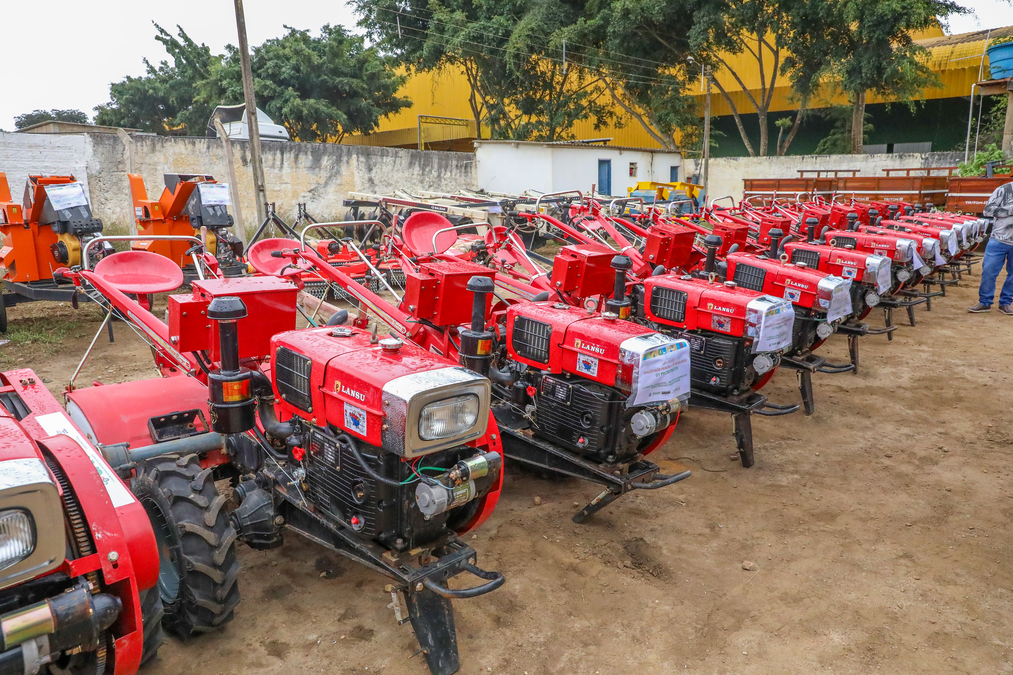 Governo da Bahia entrega para Agricultura Familiar de 18 municípios