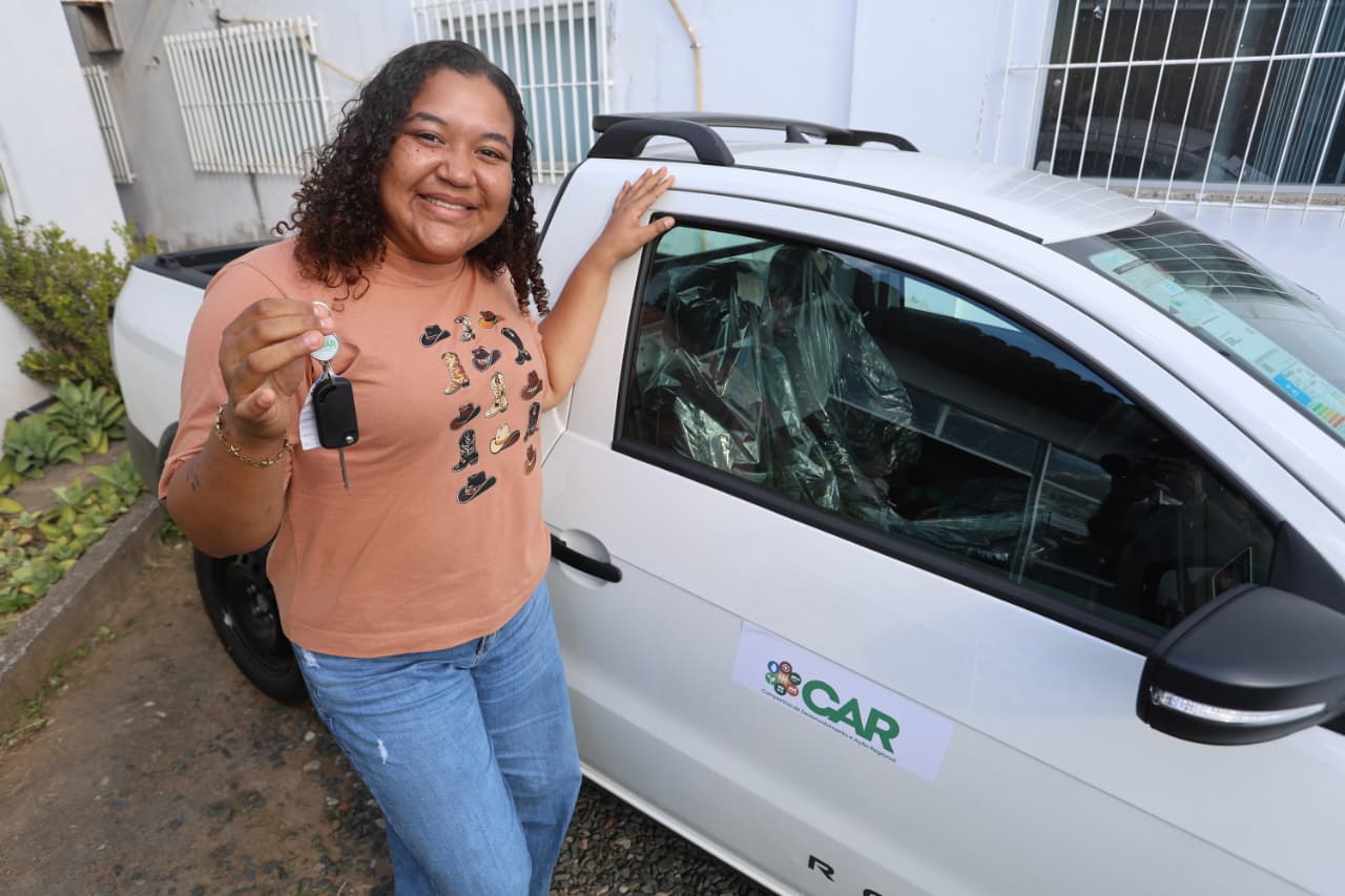 Associações de cinco municípios recebem veículos para apoio às atividades no meio rural