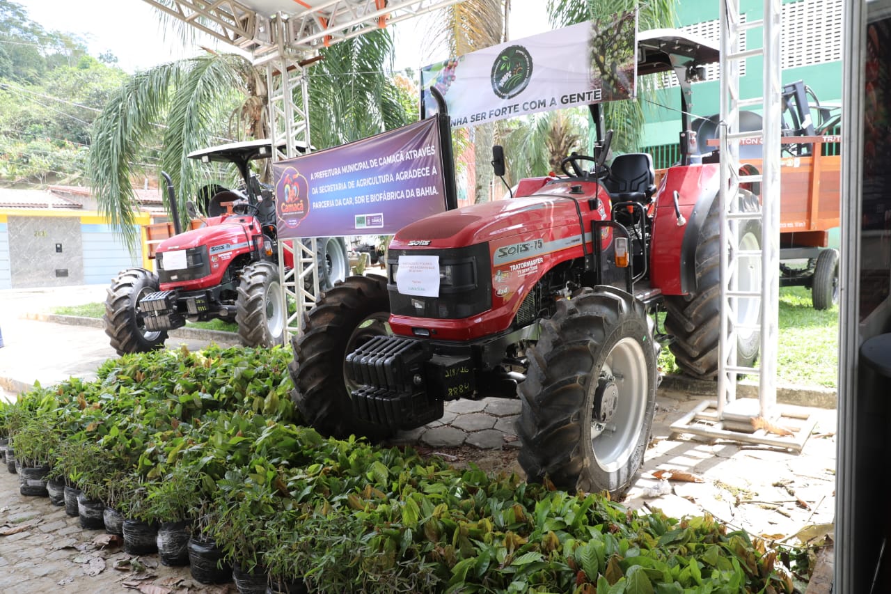 Equipamentos agrícolas são destinados a Camacã