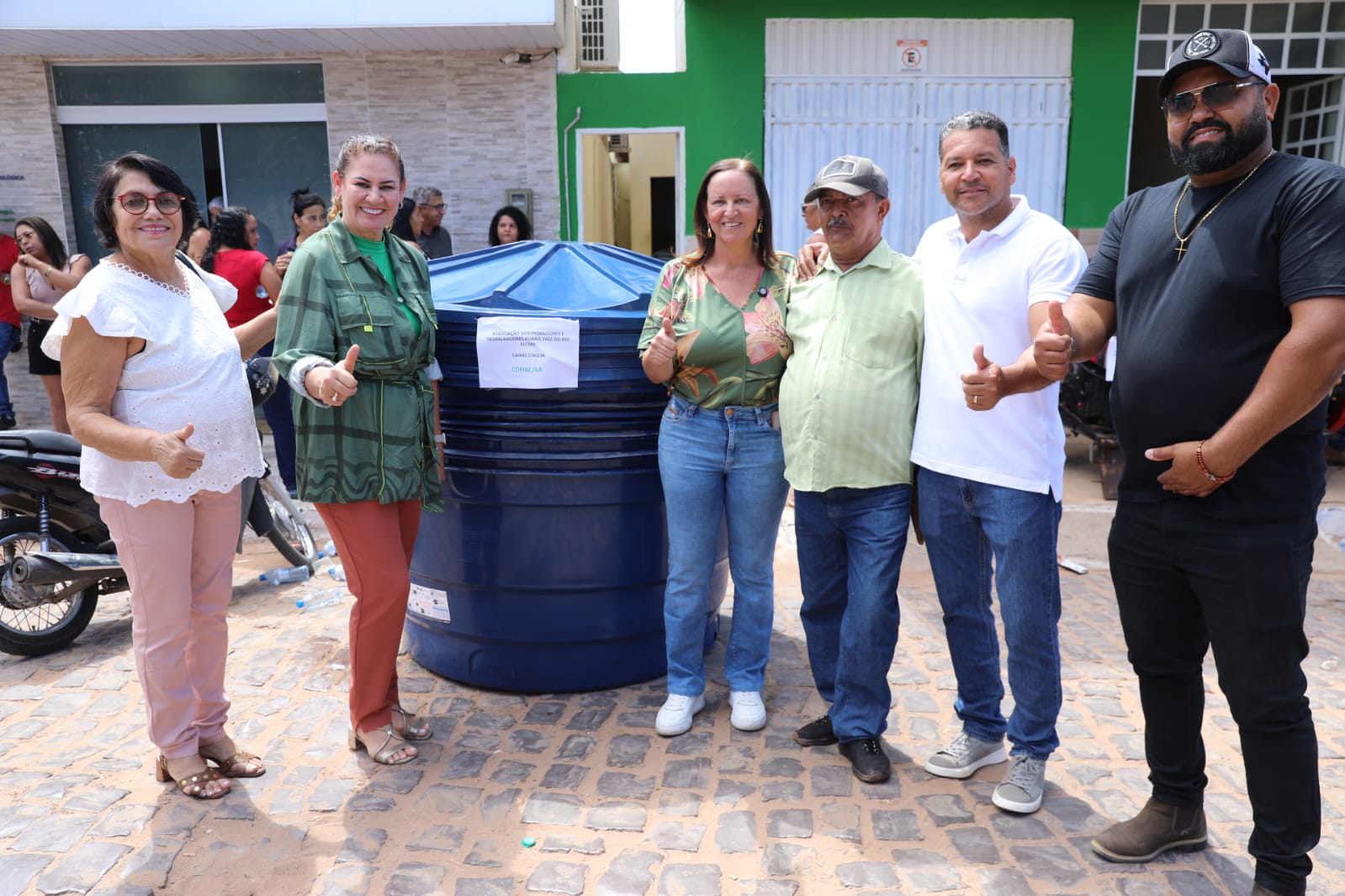 Máquinas e equipamentos são entregues em Coribe