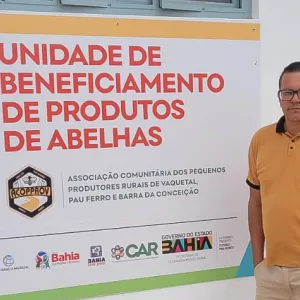 Unidade de Beneficiamento de Produtos de Abelhas na comunidade de Vaquetal, no município de Anagé.