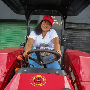 Tratores, kits de apicultura e forrageiras modernizam produção em Ponto Novo