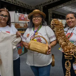 Público de Salvador tem opções diversificadas e diferenciadas de presentes na 16ª Feira da Agricultura Familiar e Economia Solidária
