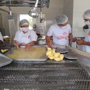 Agroindústria familiar impulsiona renda de mulheres em assentamento de Ourolândia
