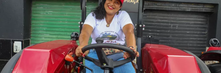 Tratores, kits de apicultura e forrageiras modernizam produção em Ponto Novo