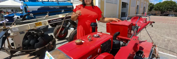 Equipamentos e autoriza obras para a agricultura familiar em Ipirá