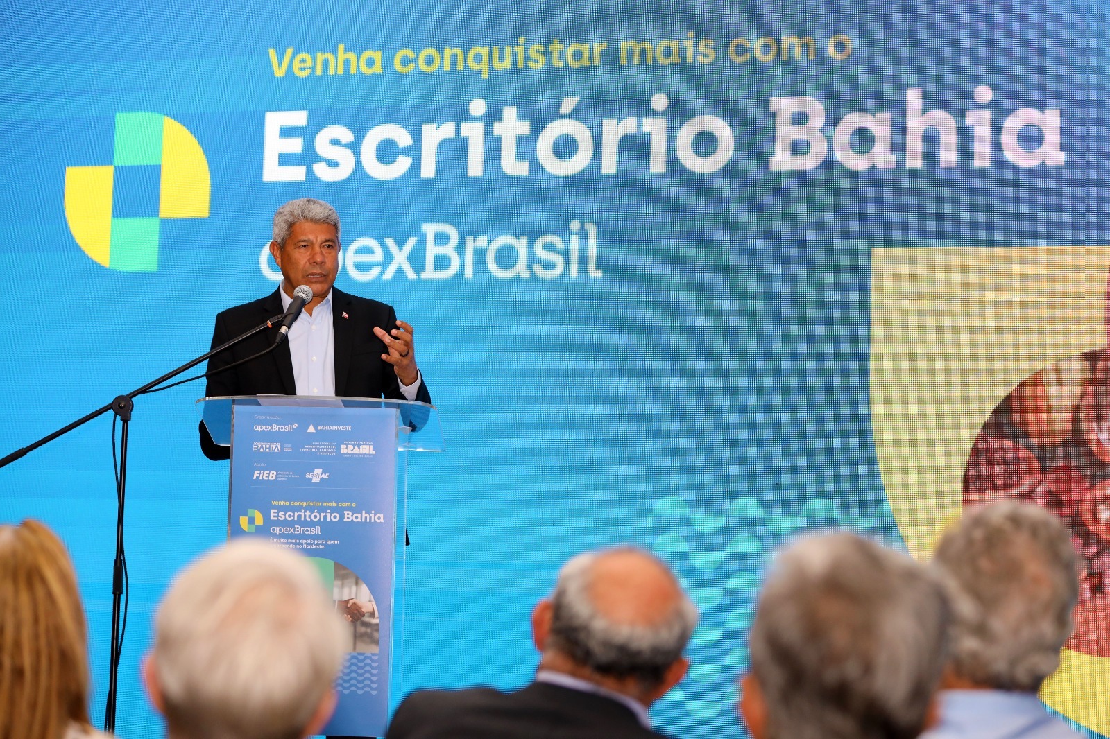 Governador falando durante o evento