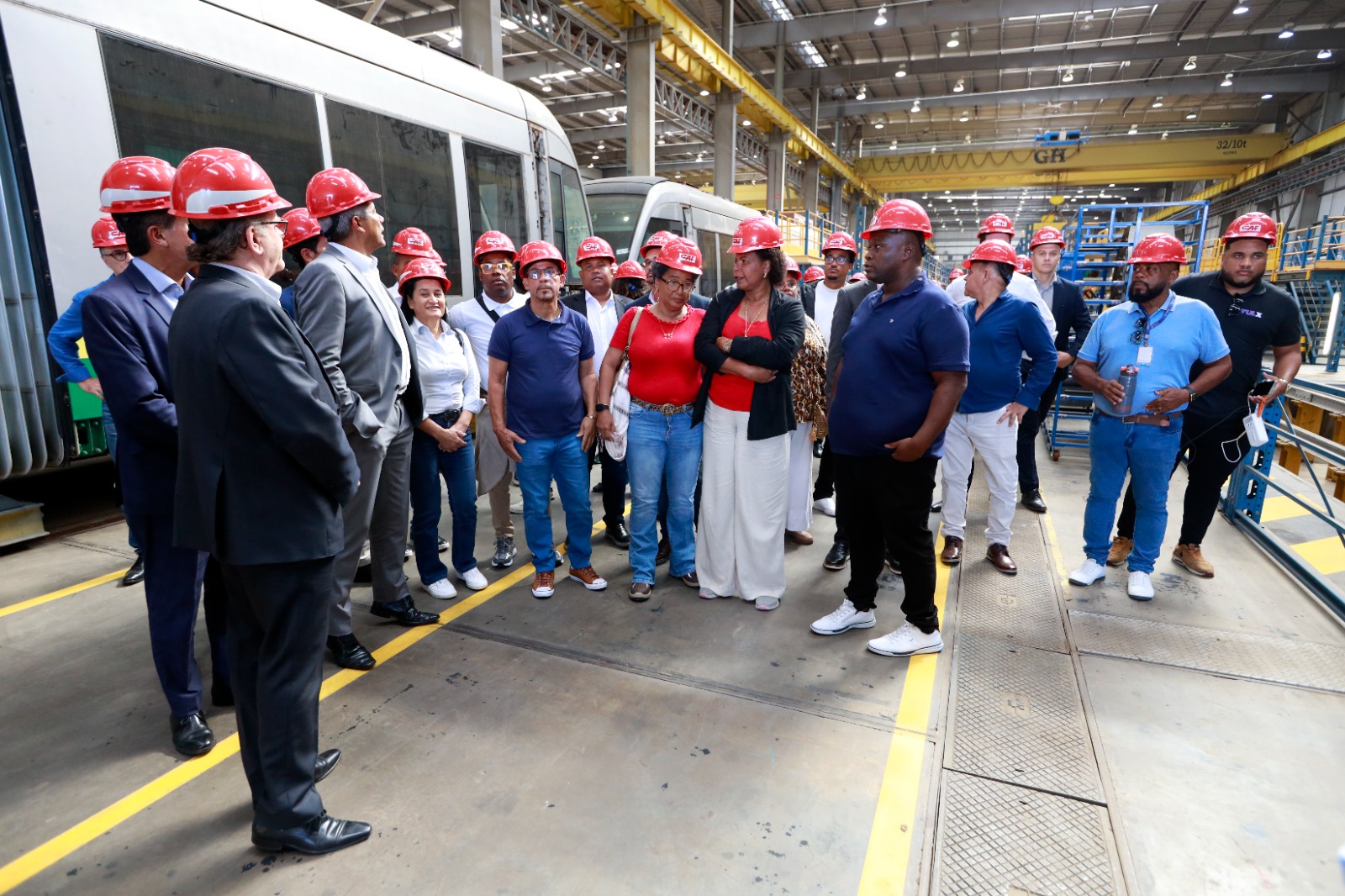 Foto do governador e representantes da comunidade - VLT