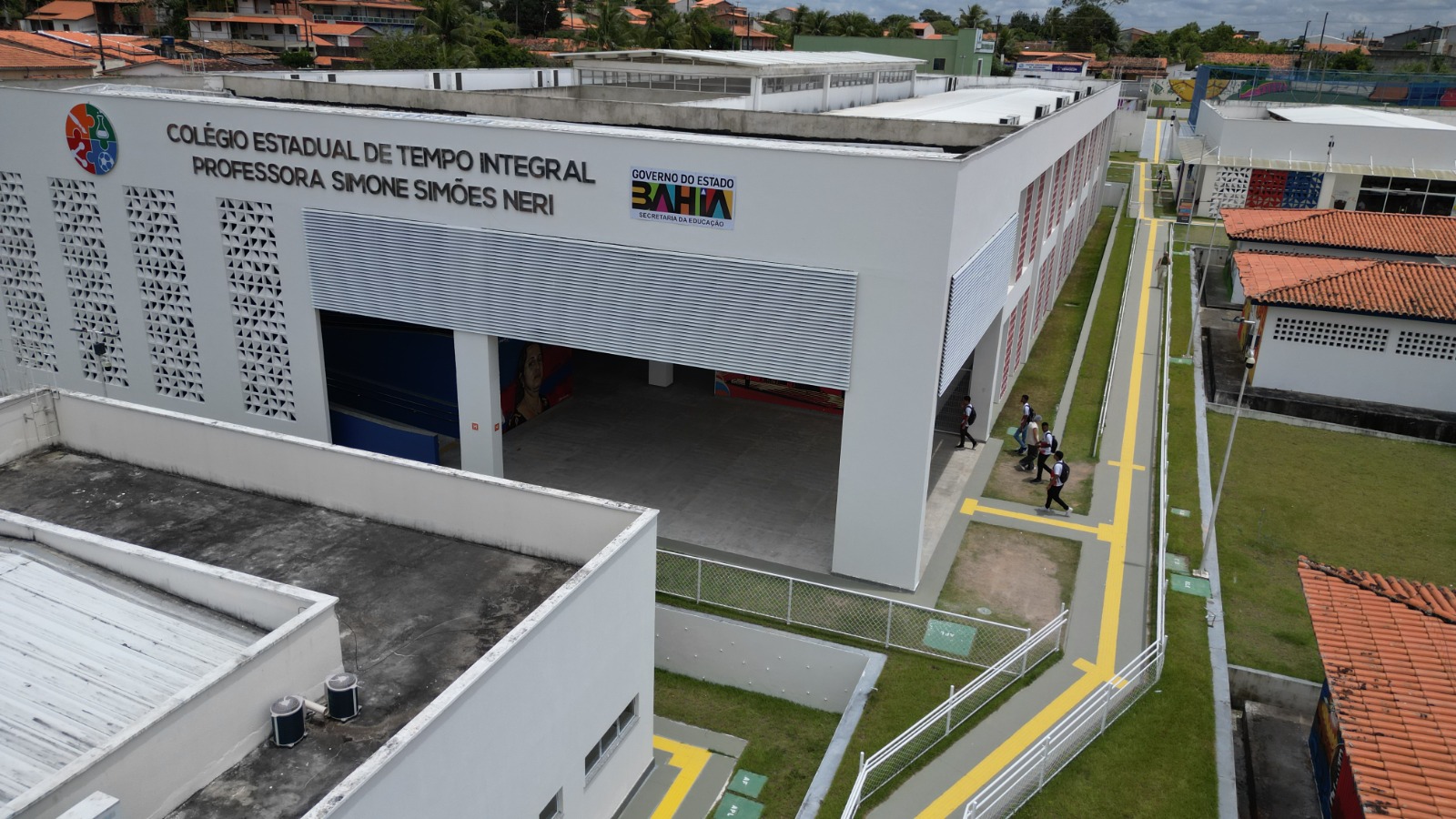 Imagem da fachada do colégio 