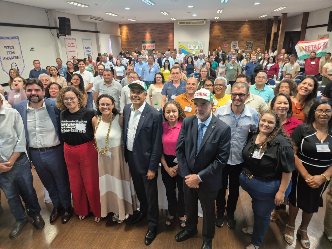 governador na plenária com os participantes 