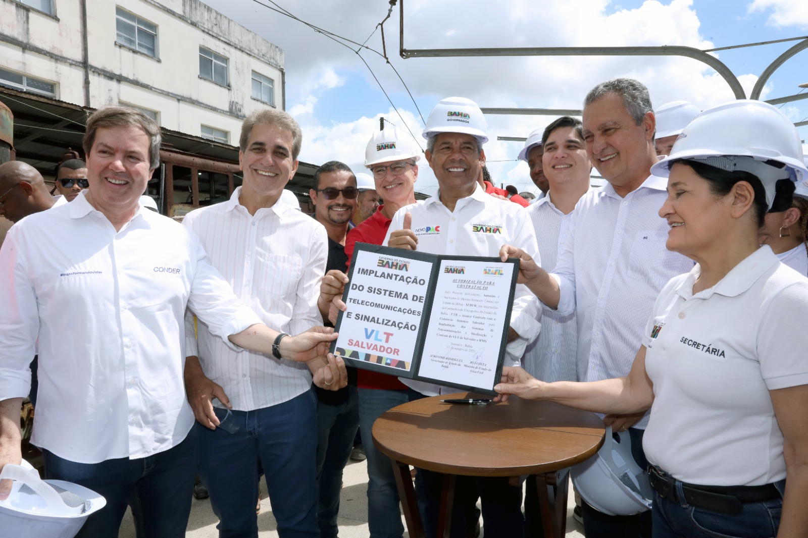 governador, ministro e demais autoridades exibem autorização 