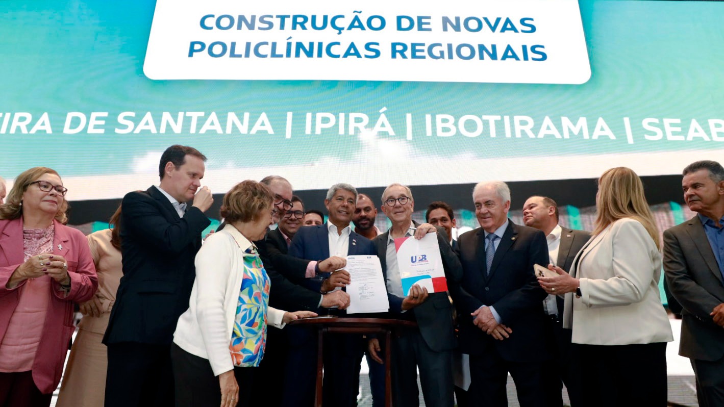 Governador e demais autoridades exibem autorizações. 