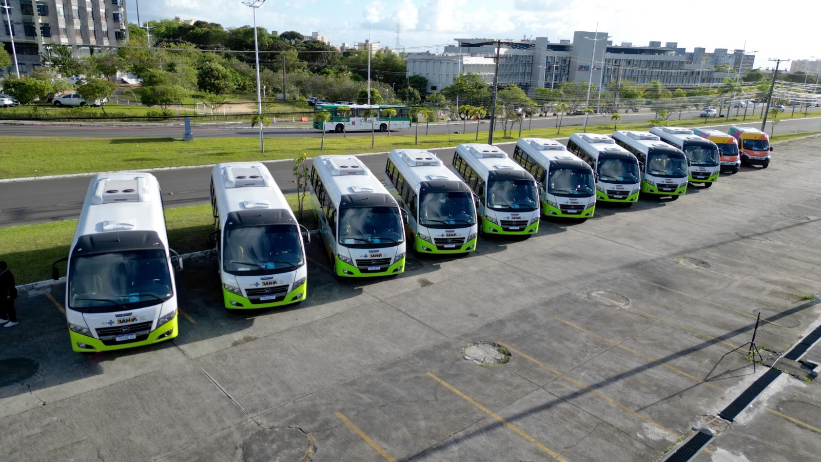 foto aérea de todos os veículos no estacionamento da SESAB