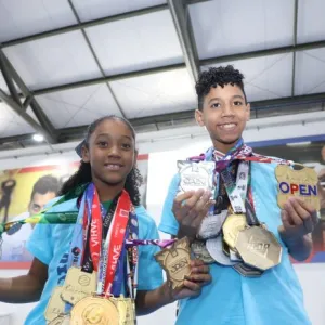 Foto de atletas no lançamento da edição 2024 dos Programas Bolsa Esporte e FazAtleta