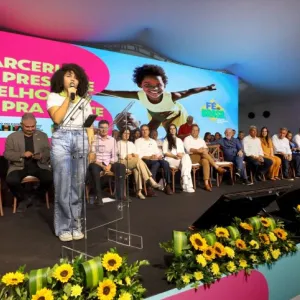 Estudante falando durante o evento