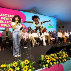 Estudante falando durante o evento