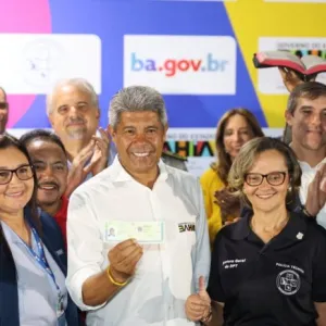 Governador e demais integrantes do governo - Início da emissão da nova carteira de identidade nacional 