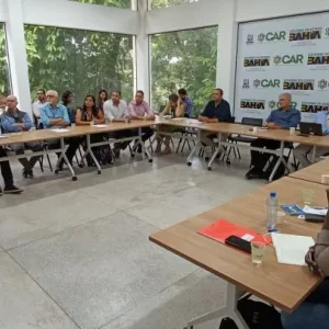 Discussão entre os participantes