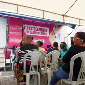 imagem de mulheres que foram atendidas na campanha do Outubro Rosa