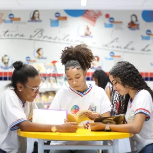 Estudantes do novo colégio