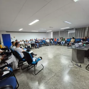 Imagem dos participantes da Assembleia do Fórum 