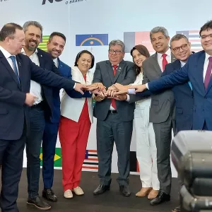 imagem dos governadores de mãos unidas 