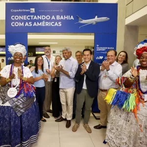 governador com demais autoridades e baianas 