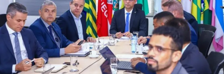 homens na mesa da sudene