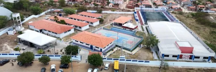 foto aerea dos colegios