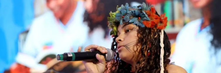 Indígena beneficiada do Construir para Educar