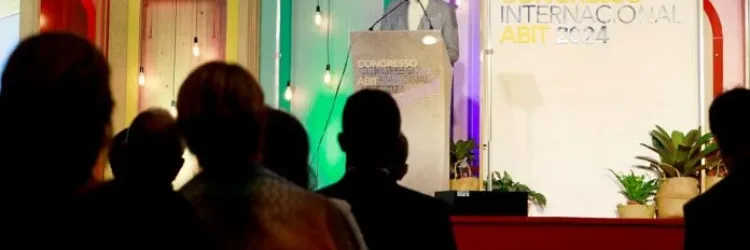 Governador Jerônimo discursando no evento