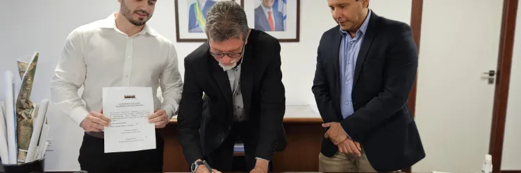 Secretario assina e autoriza