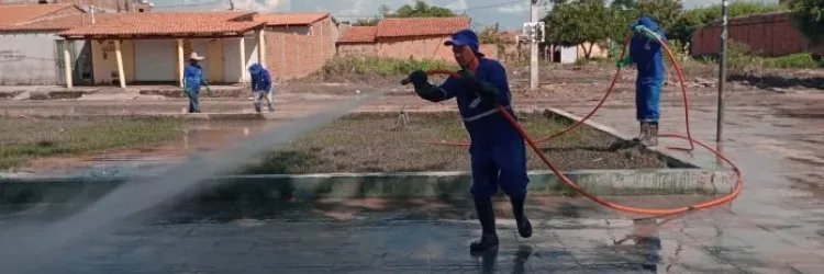 Trabalhores fazendo a drenagem 