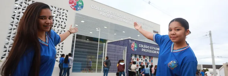 Estudantes do novo colégio
