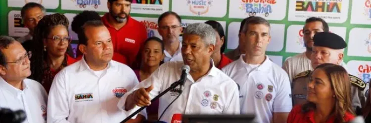 governador e secretariado durante coletiva de balanço do carnaval